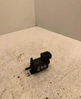 BMW 3 E46 Vacuum valve 1742712