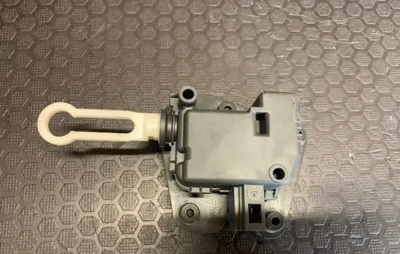 Audi A6 S6 C5 4B Tailgate boot lock/latch motor 8E9827833