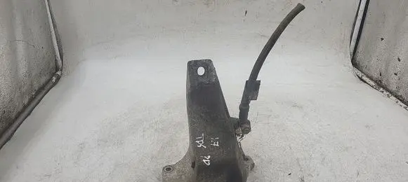 BMW 3 E36 Engine mounting bracket 