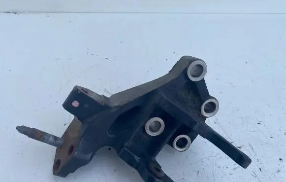 Toyota Avensis T250 Engine mounting bracket 123150R012