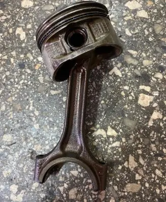 Volvo XC70 Piston 24520A