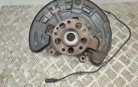 Mercedes-Benz CLA C117 X117 W117 Front wheel hub A1764210520 A2465402510