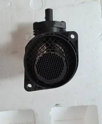 Skoda Octavia Mk2 (1Z) Mass air flow meter 0281002531 038906461B