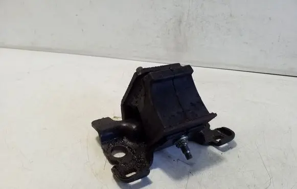 Nissan Navara D23 Engine mount bracket