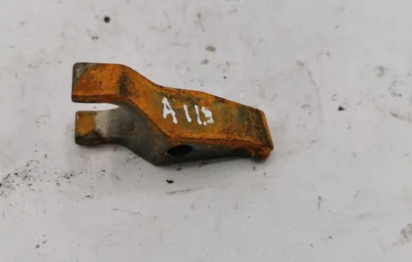 Lexus IS 220D-250-350 Fuel Injector clamp holder NOCODE