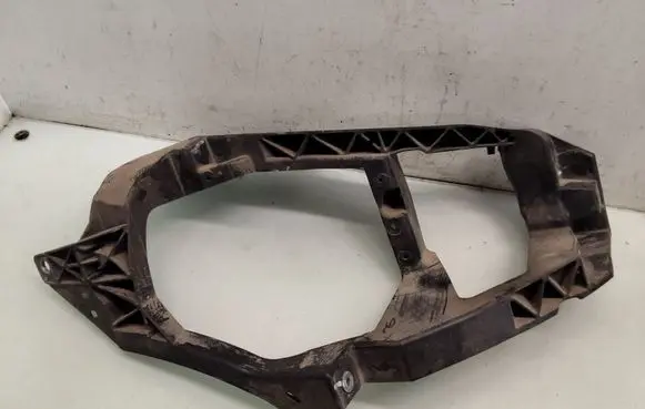 Headlight/headlamp mounting bracket