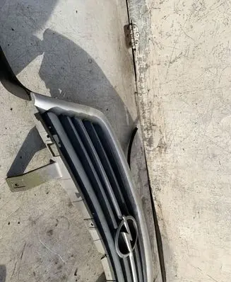 Opel Sintra Front bumper upper radiator grill