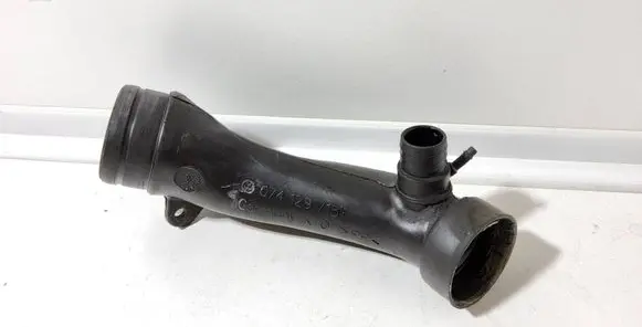 Volkswagen Transporter - Caravelle T4 Turbo air intake inlet pipe/hose 074129715F