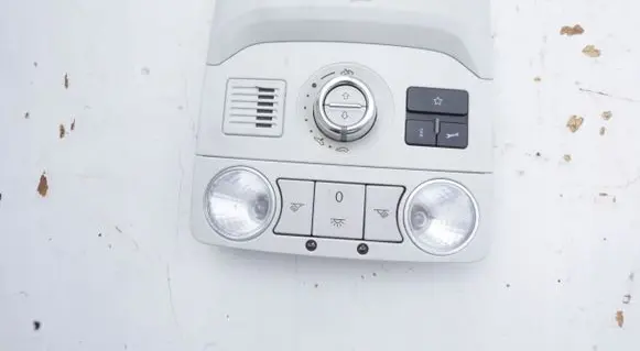 Volkswagen Tiguan Front seat light