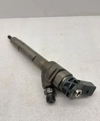 BMW 5 F10 F11 Fuel injector 7810702 045110478