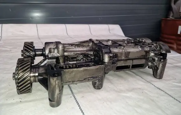Nissan Navara D40 Oil pump balance shaft 