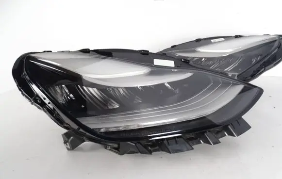 Tesla Model 3 Headlight/headlamp 1077367-00-C