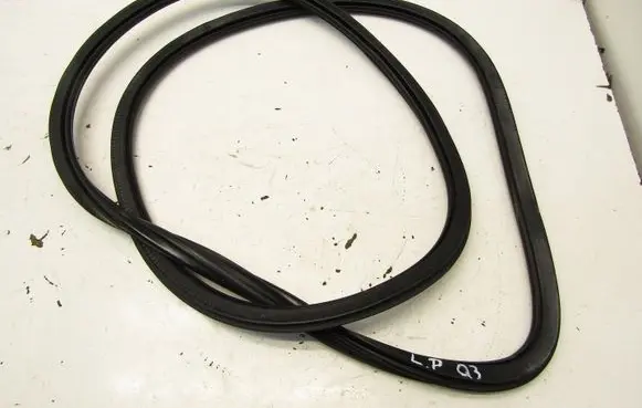 Audi Q3 8U Front door rubber seal 140814