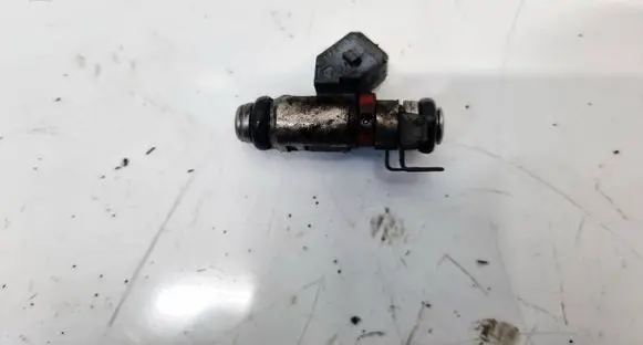 Volkswagen Golf IV Fuel injector 036031C