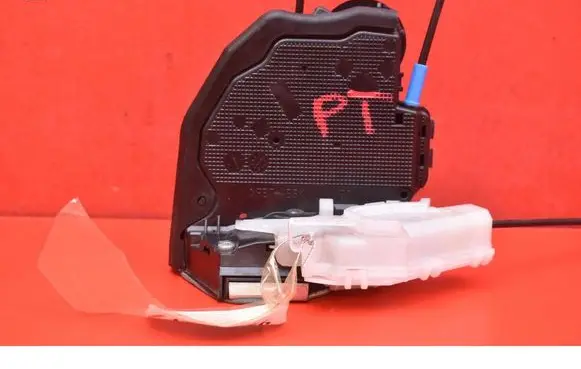 Toyota C-HR I Rear door lock