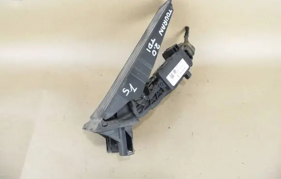 Volkswagen Touran I Accelerator throttle pedal 1T1721503H 6PV00868900