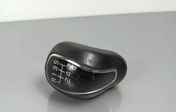 KIA Sorento Gear lever shifter trim leather/knob