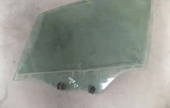 Peugeot 2008 I Front door window glass four-door