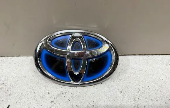 Toyota Yaris XP210 Manufacturer badge logo/emblem 