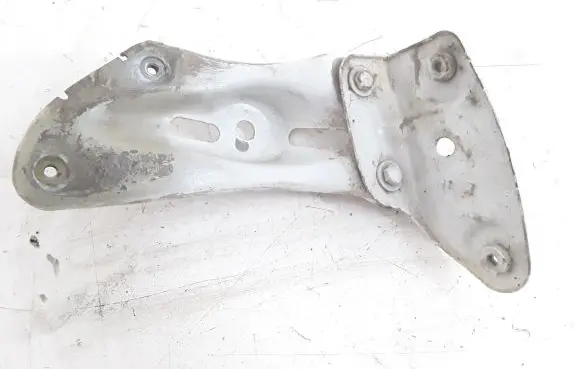 Skoda Octavia Mk2 (1Z) Fender mounting bracket