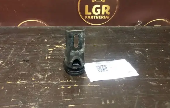 Radiator mount bracket