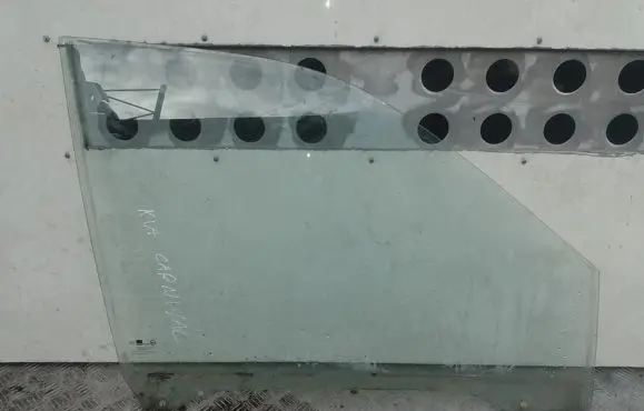 KIA Carnival Front door window glass four-door