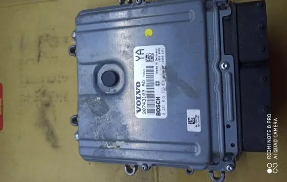 Volvo V70 Engine control unit/module 30743103