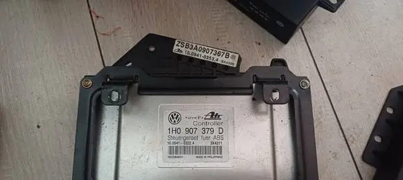 Volkswagen PASSAT B4 ABS control unit/module 1H0907379D