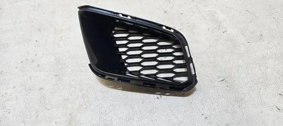 BMW 1 F40 Front bumper lower grill 8075624