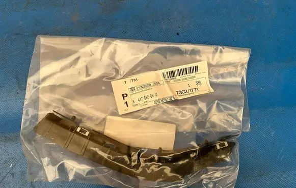 Front bumper mounting bracket