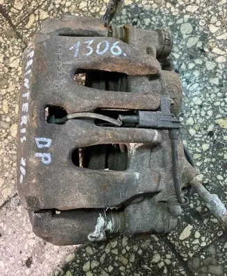 Mercedes-Benz Sprinter W906 Front brake caliper