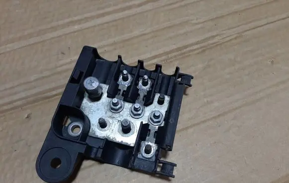Audi A5 8T 8F Fuse module K98K051B
