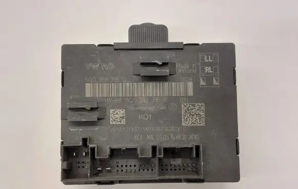 Volkswagen PASSAT B8 Door control unit/module 5Q0959395D 5Q0959395B