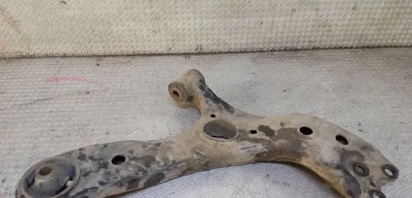 Toyota Prius (XW30) Front lower control arm/wishbone