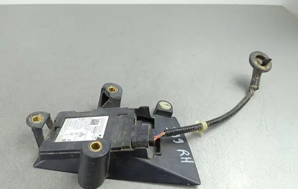 Honda CR-V Blind spot radar bracket R175014 D090258