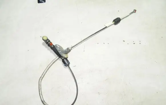 Volvo C30 Gear shift cable linkage 30759148