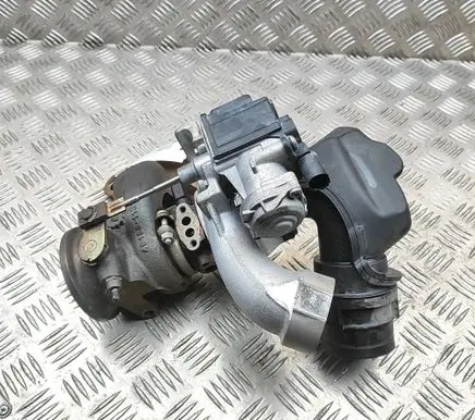 Volkswagen PASSAT B8 Turbo 04E145713N