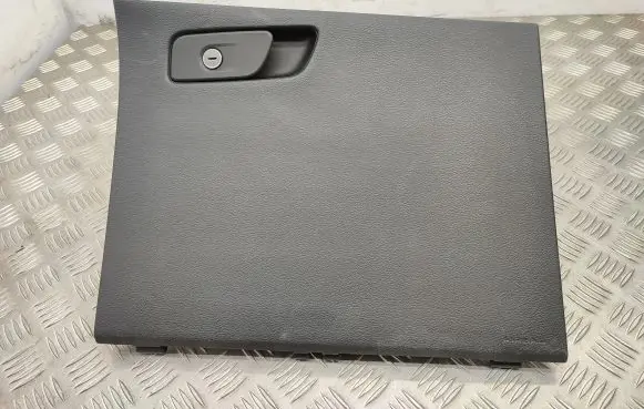 Chrysler Pacifica Glove box 5101625 3848821 618681