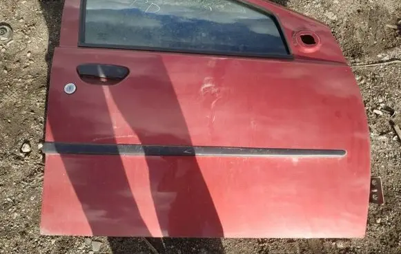 Fiat Punto (188) Front door raudonos