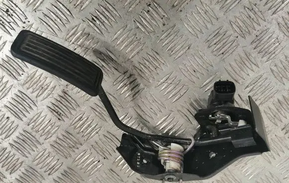 Toyota Avensis T250 Accelerator throttle pedal 7801013011