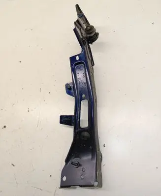 Audi A5 Fender mounting bracket 8W6821132B