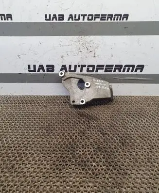 Nissan Murano Z51 Engine mounting bracket