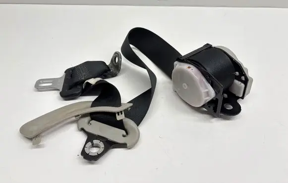 Toyota Prius+ (ZVW40) Rear seatbelt C7025 1090037 0540065
