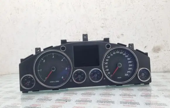 Volkswagen Touareg I Speedometer (instrument cluster) 7L6920881B