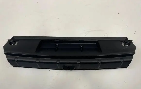 Trunk/boot sill cover protection