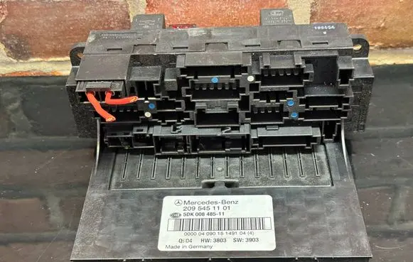 Mercedes-Benz CLK A209 C209 Fuse module 2095451101 5DK00848511