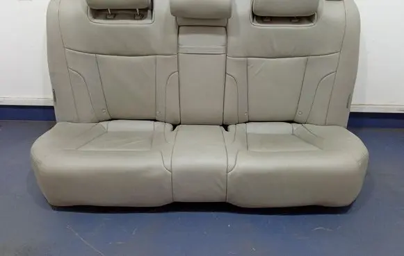 KIA Opirus Second row seats