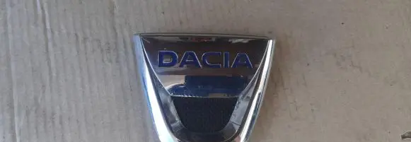 Dacia Sandero Manufacturer badge logo/emblem 628900520R