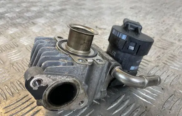 BMW 3 E90 E91 EGR valve 7548415