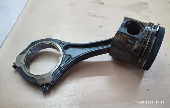 Mercedes-Benz S W221 Piston with connecting rod
